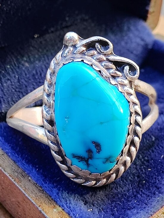 Antique Jewelry - Antique Sterling Silver Native American Turquoise Ring